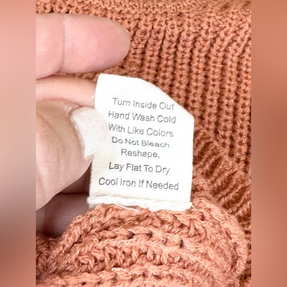 MINE Sweater Vest Size Smalll - Picture 7 of 7